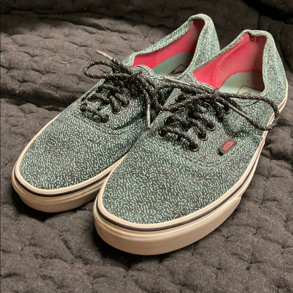 BARELY WORN VANS AUTHENTIC MENS SIZE 11